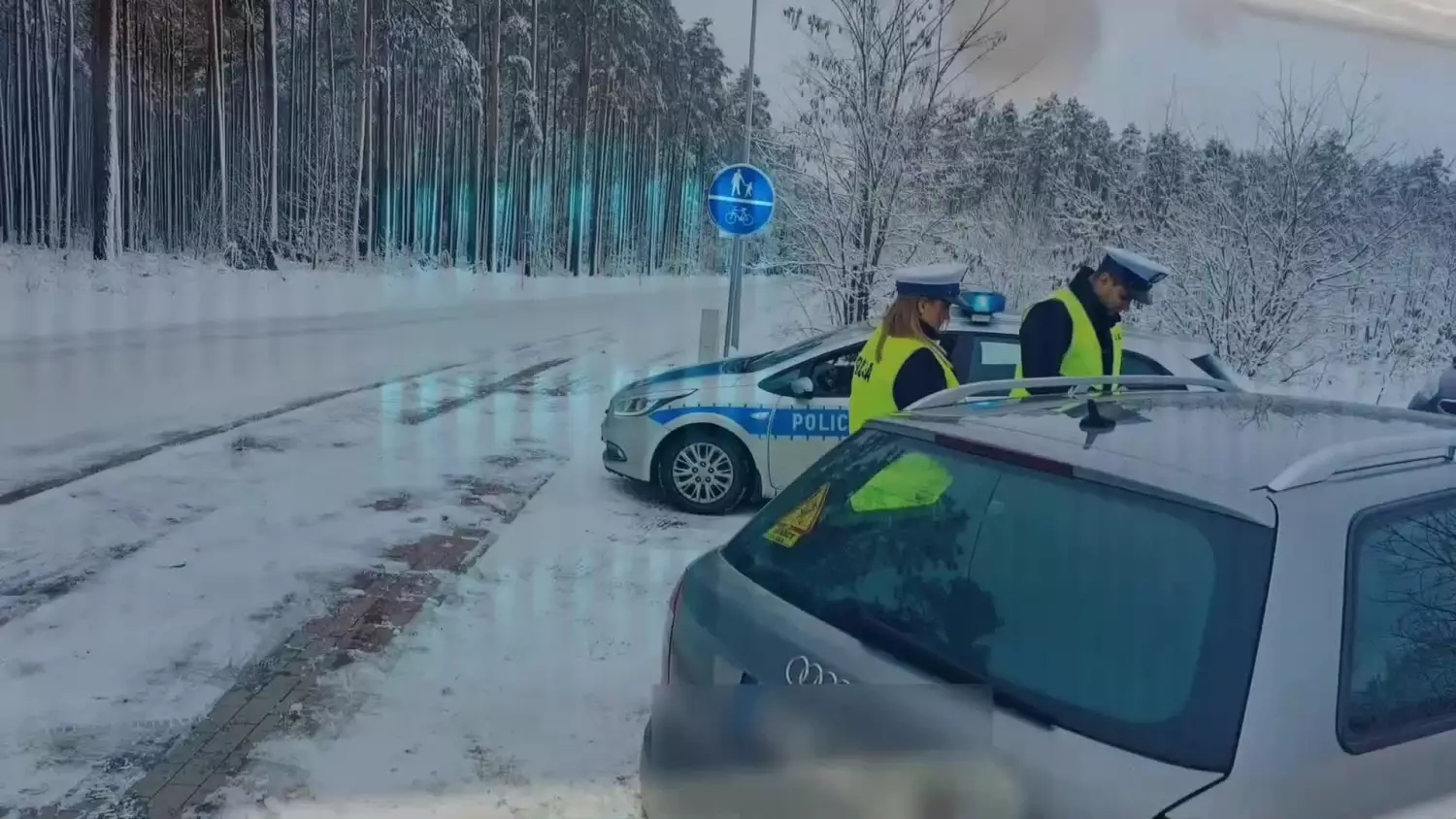 Policjanci dbają o bezpieczeństwo podczas ferii  zimowych
