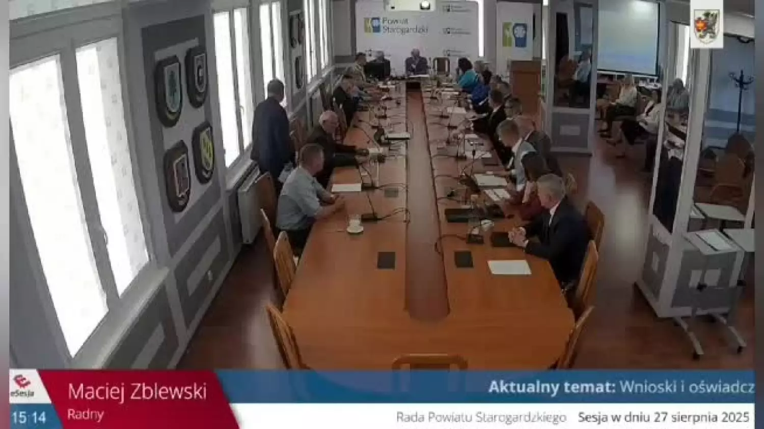 Głosowanie „na dwie ręce” podczas  sesji Rady Powiatu Starogardzkiego?!