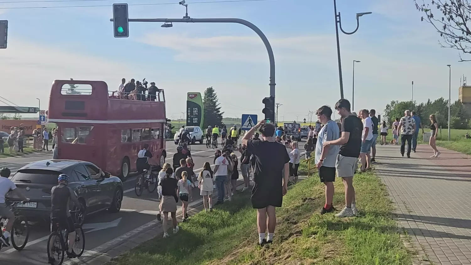 Charytatywna akcja Łatwoganga. Youtuber przejechał przez Kociewie